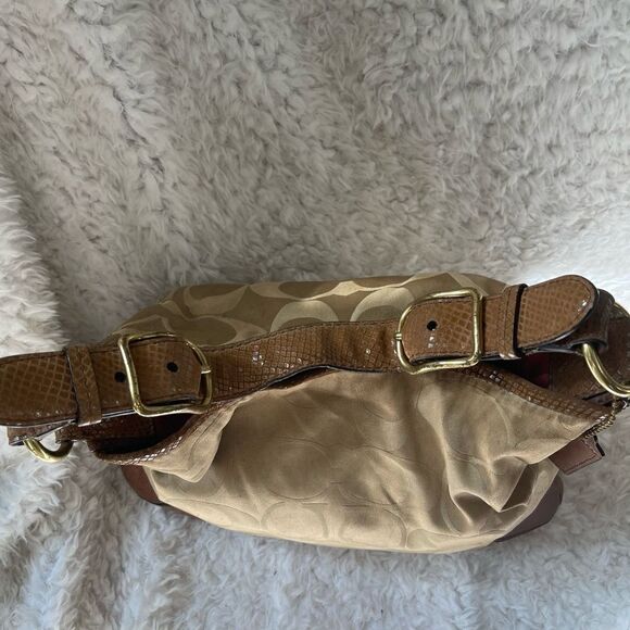 Coach Monogram khaki canvas shoulder bag tan leather trim gold tone hardwares - Picture 4 of 13